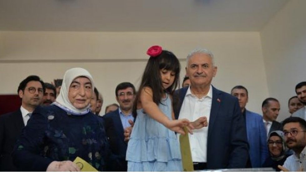 Binali Yıldırım İstanbul'da oyunu kullandı