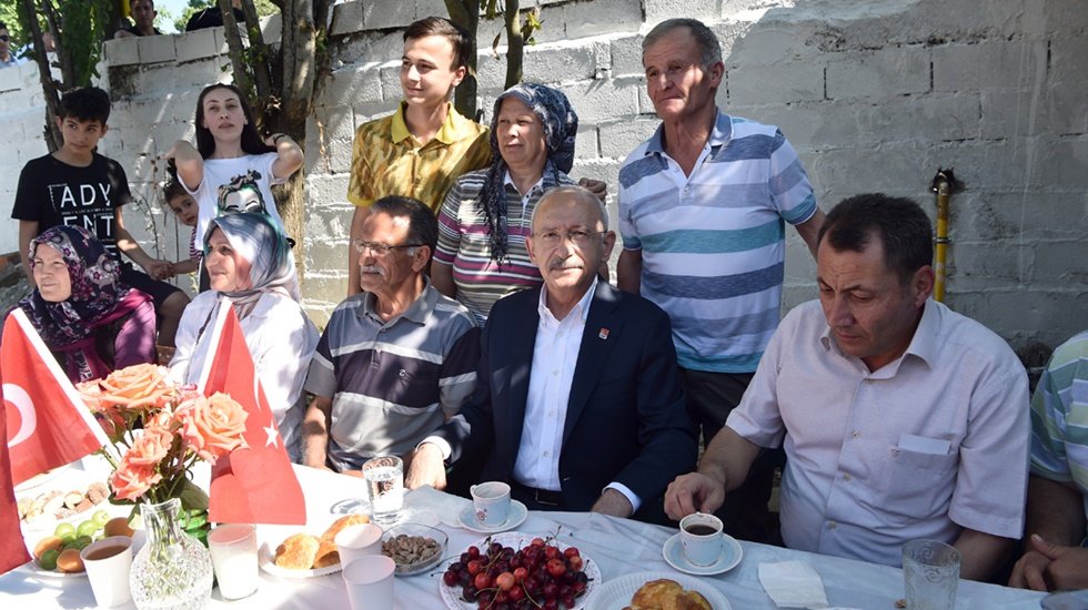 Kılı&ccedil;daroğlu CHP&rsquo;nin kaybettiği &Ccedil;atalca&rsquo;nın k&ouml;yleri ziyaret etti