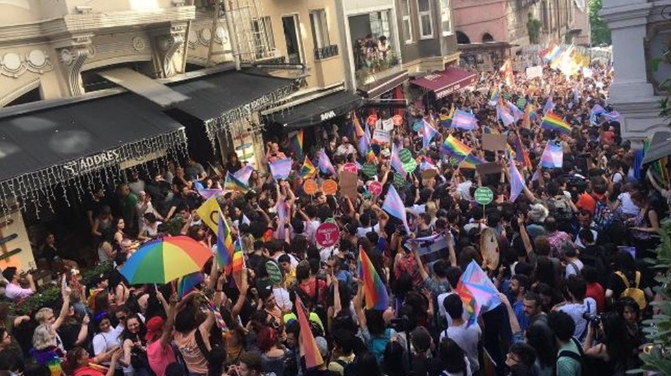 'Onur Y&uuml;r&uuml;y&uuml;ş&uuml;&rsquo;ne yasak