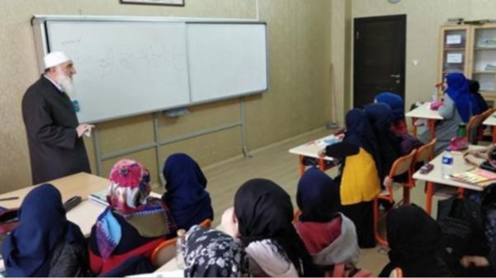 Tarikata karşı çıkam müdür yardımcısı, sürgün edildi