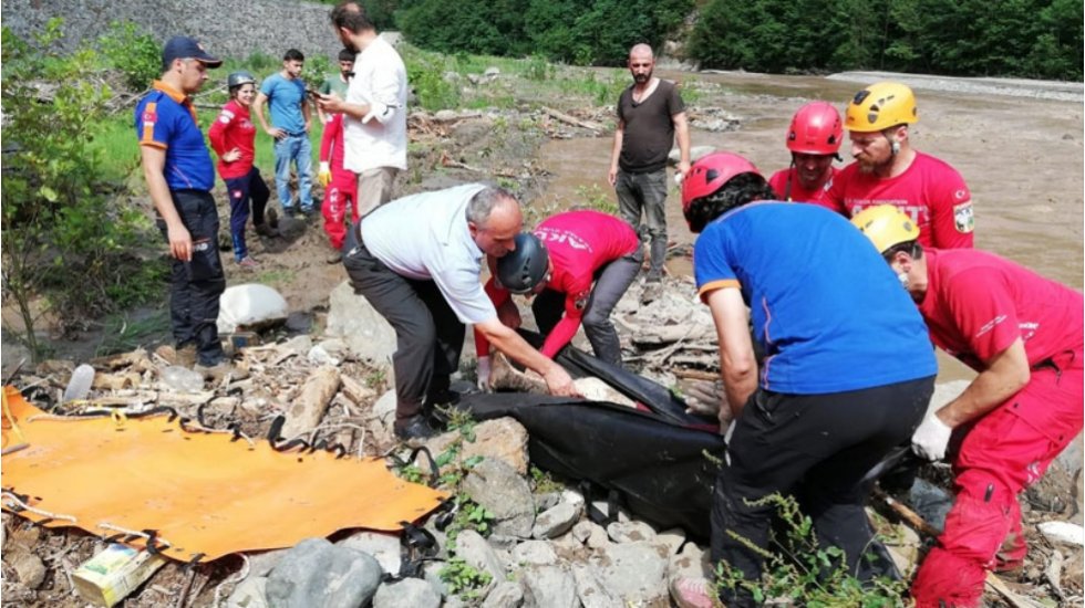 Trabzon Araklı'daki HES taşkınında &ouml;l&uuml; sayısı 7'ye y&uuml;kseldi