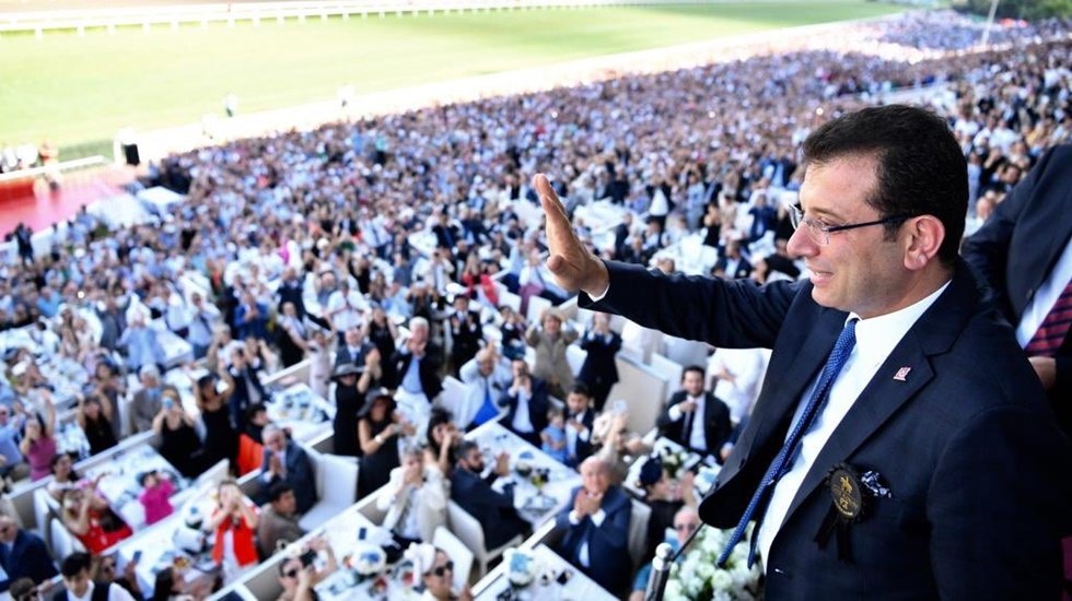 Veliefendi Hipodromu'nda 'Mustafa Kemal'in askerleriyiz' sloganları