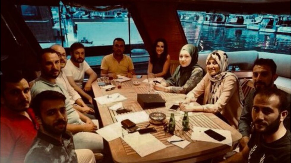 AK Gen&ccedil;lik l&uuml;ks yatta toplantı yapıp paylaştı, tepki gelince sildi