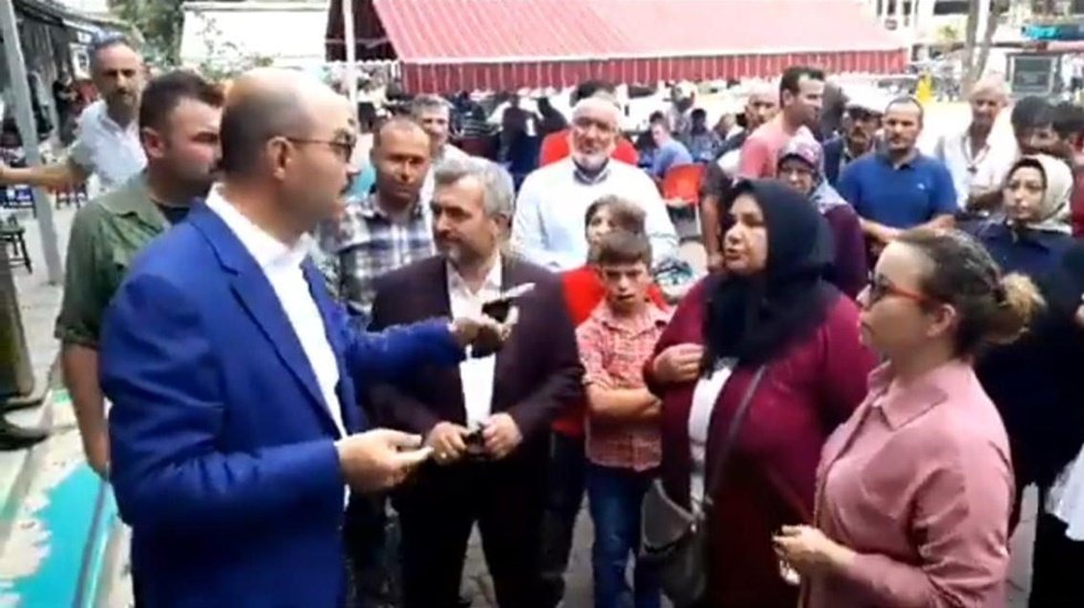 AKP'li kadınlardan AKP&rsquo;li başkana tepki: Cumhurbaşkanımıza işte b&ouml;yle kaybettirdiniz