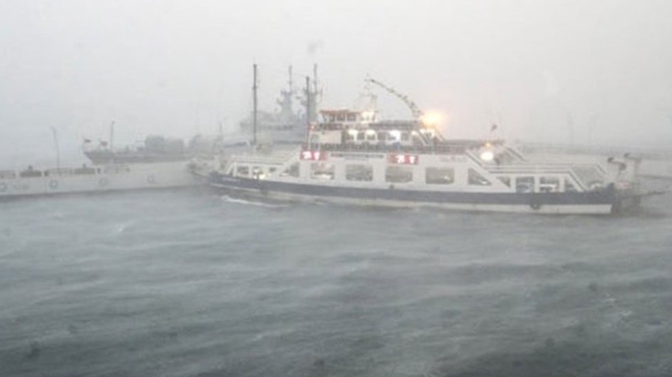 &Ccedil;anakkale Boğazı transit gemi ge&ccedil;işlerine kapatıldı