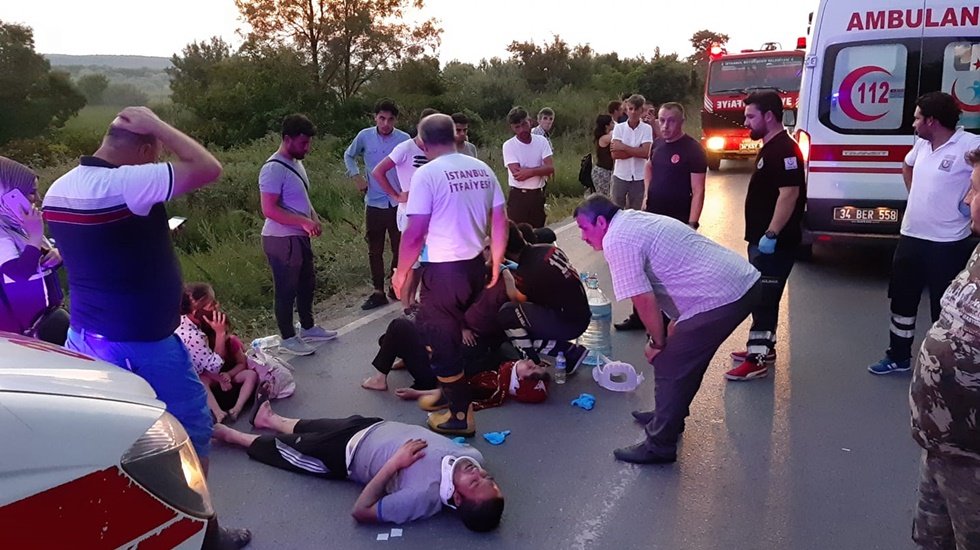 &Ccedil;atalca'da minib&uuml;s devrildi: &ccedil;ok sayıda yaralı var
