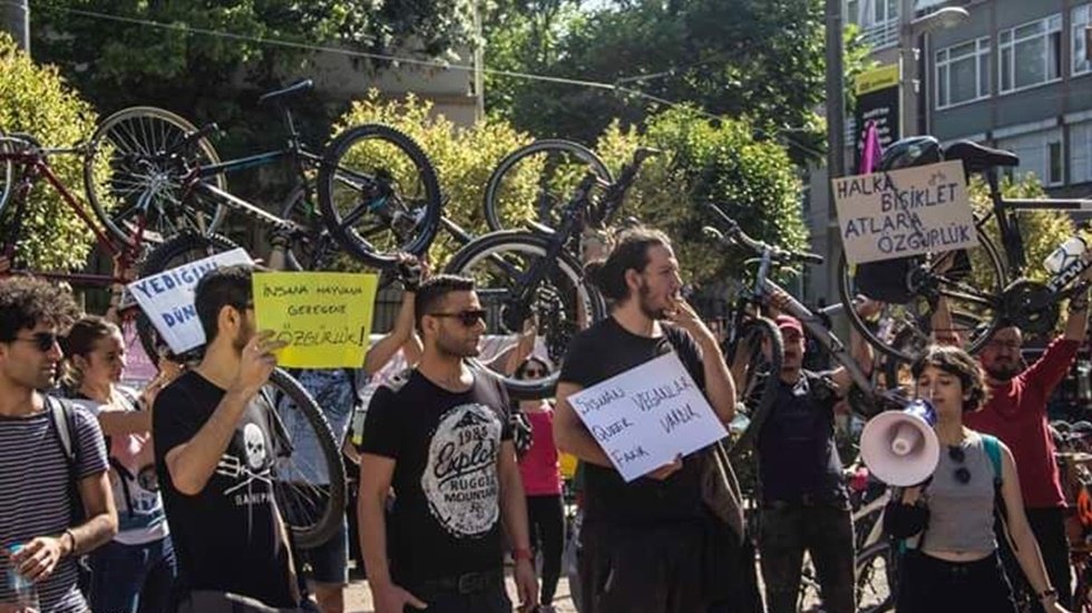Don Kişotlar Atlı faytonların kaldırılması için pedal çevirdiler
