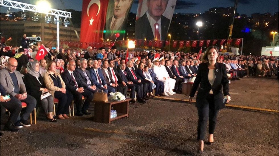 Fatma Kaplan H&uuml;rriyet, Kılı&ccedil;daroğlu'na hakareti kabul etmedi; alanı terketti