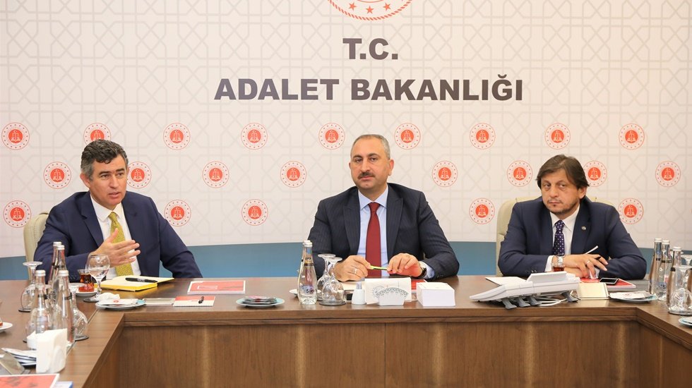 Feyzioğlu: &ldquo;Meclis&rsquo;in ilk g&uuml;ndem maddesi yargı paketi olacak&rdquo;