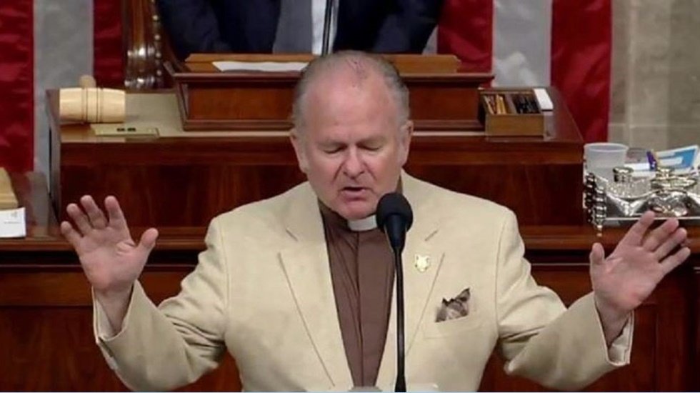 Gericilik her yerde: ABD Kongresi&rsquo;nde &lsquo;karanlık ruhları kovan&rsquo; dua okundu