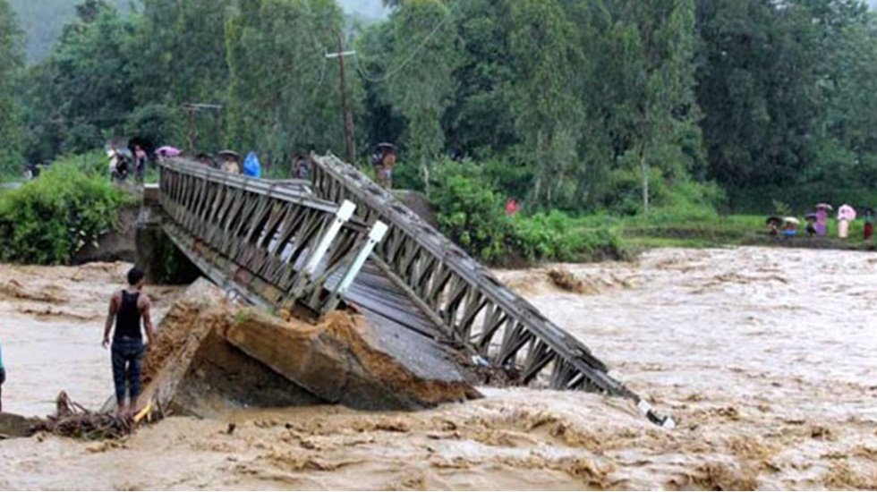 Hindistan'da sellerde &ouml;lenlerin sayısı 160'a &ccedil;ıktı