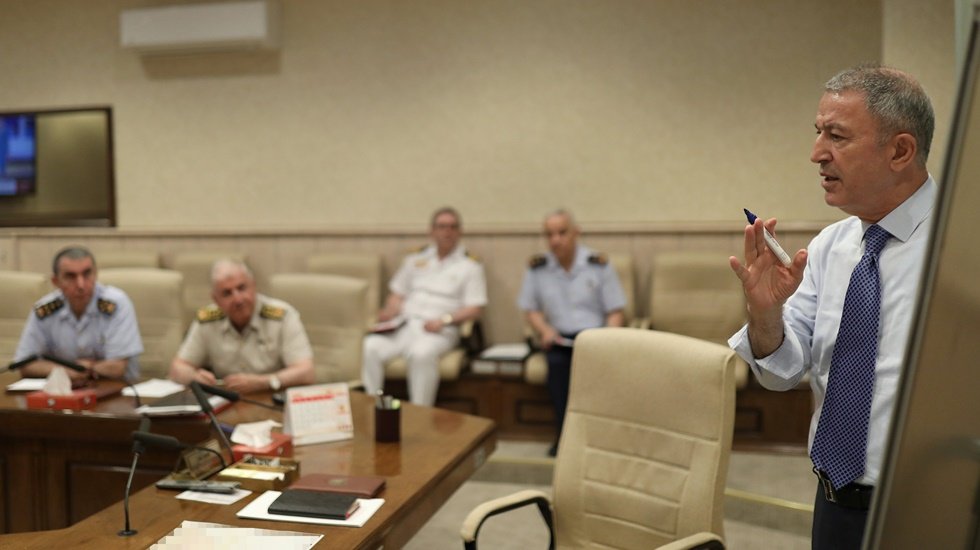 Hulusi Akar, komuta kademisiyle ABD ile olası harekatı g&ouml;r&uuml;şt&uuml;