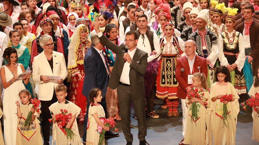 İmamoğlu: &ldquo;Kasvetli değil enerjisi y&uuml;ksek bir toplum istiyoruz&rdquo;