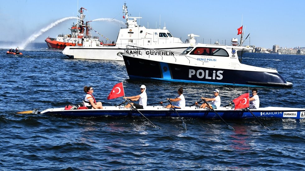 İzmir K&ouml;rfezi'nde renkli g&ouml;r&uuml;nt&uuml;ler&nbsp;
