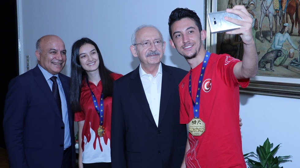 Kılı&ccedil;daroğlu şampiyon kardeşleri kabul etti