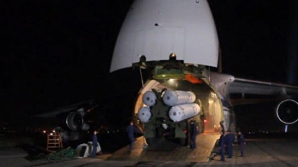 S-400'ler T&uuml;rkiye&rsquo;ye gelmek i&ccedil;in u&ccedil;aklara y&uuml;klenmeye başladı