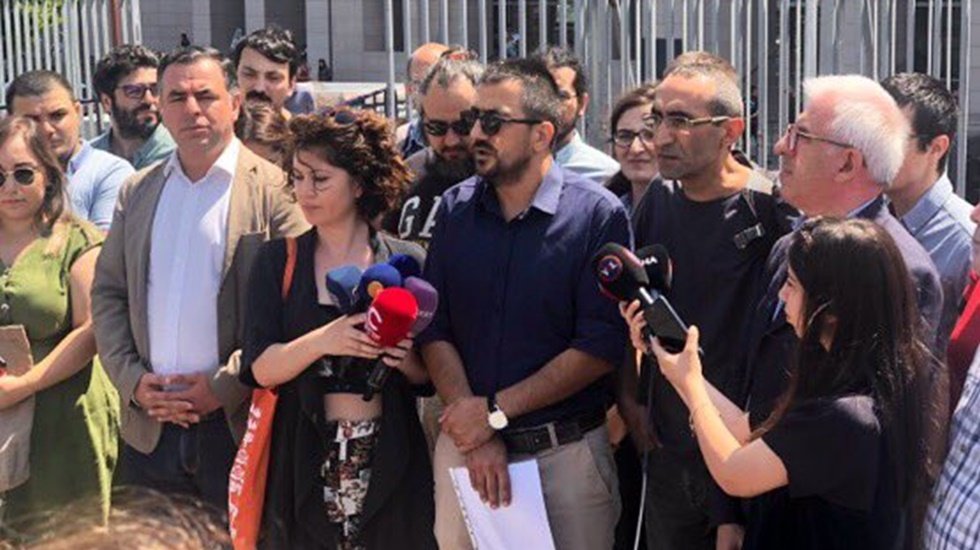 SETA&rsquo;nın Fişleme raporuna gazetecilerden su&ccedil; duyurusu