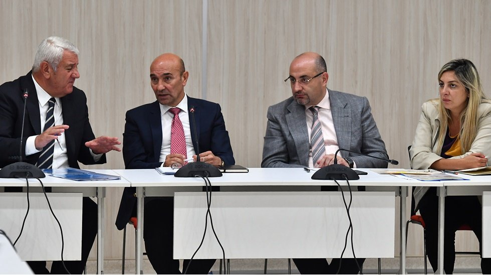 Şimdi diyalog zamanı: İzmir B&uuml;y&uuml;kşehir&rsquo;de esnaf zirvesi