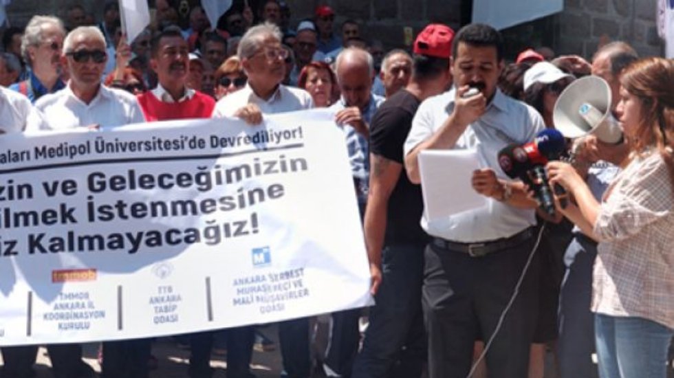 TCDD m&uuml;zesinin Medipol &Uuml;niversitesi'ne satılması protesto edildi