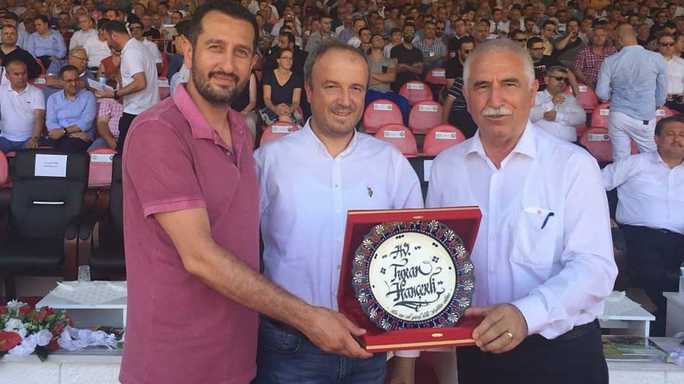 Tokat&rsquo;tan İstanbul&rsquo;a se&ccedil;men taşıyan Belediye Başkanına hemşerileri plaket verdi