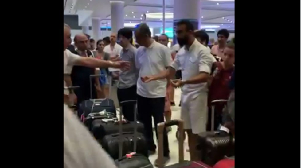 Yeni Havalimanı’nda Saatlerdir bavul bekliyen yolcular isyan etti!