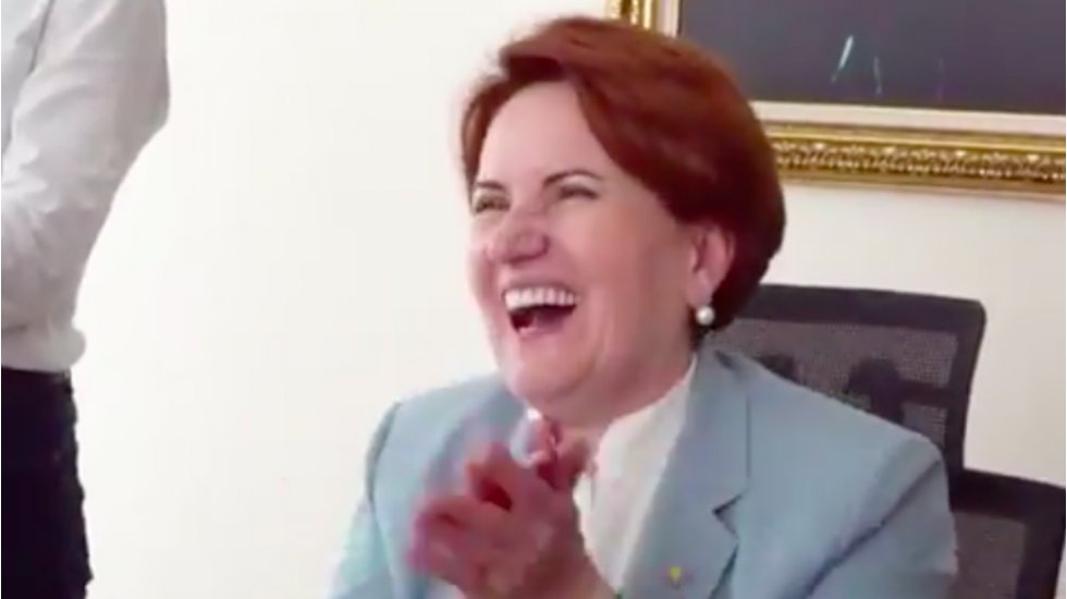 Akşener'den Bah&ccedil;eli'nin birleşelim teklifine kahkahalı yanıt