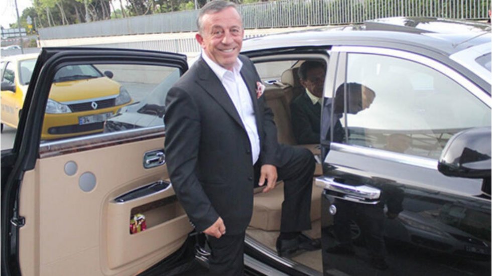 Ali Ağaoğlu eskiyen l&uuml;ks arabalarını satışa &ccedil;ıkardı