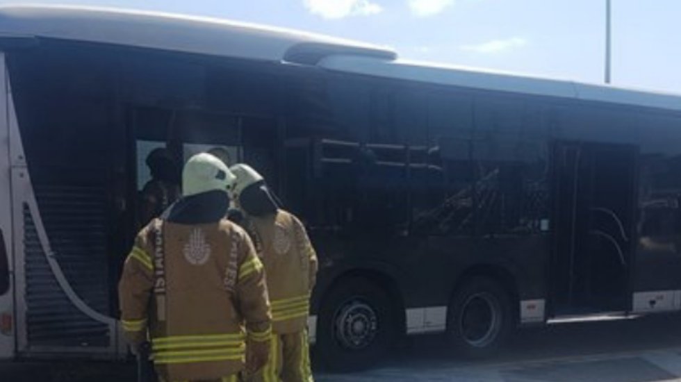 Avcılar'da metrobüs yangını