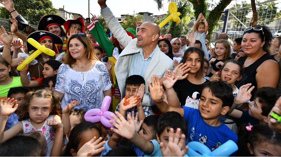 Başkan Soyer İzmir&rsquo;in &ccedil;ocukları i&ccedil;in kolları sıvadı
