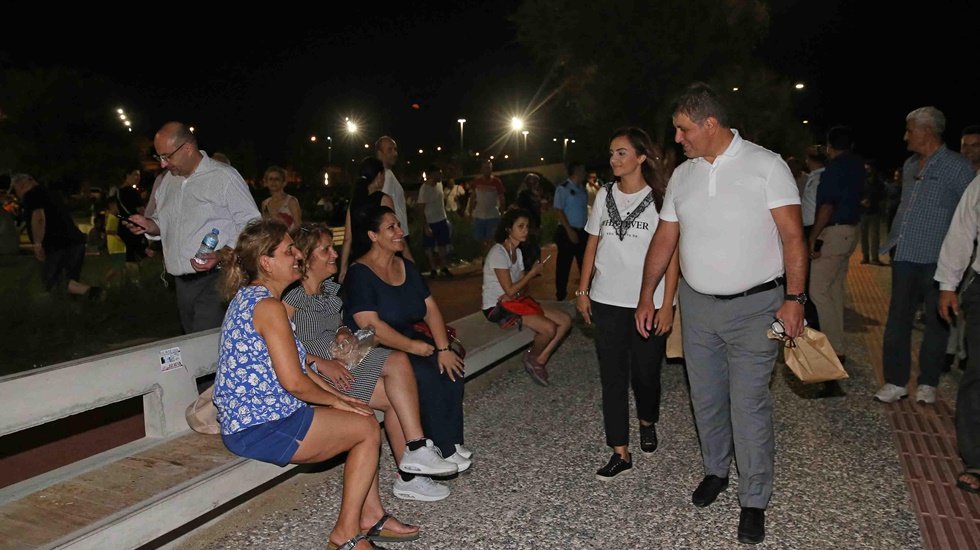 &Ccedil;ekirdek kirliliğine karşı &lsquo;kese kağıdı&rsquo; dağıttılar