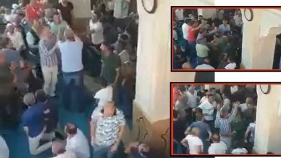 Cemaat, 30 Ağustos Cuma vaazında Atat&uuml;rk'&uuml;n adını duymayınca tepki g&ouml;sterdi