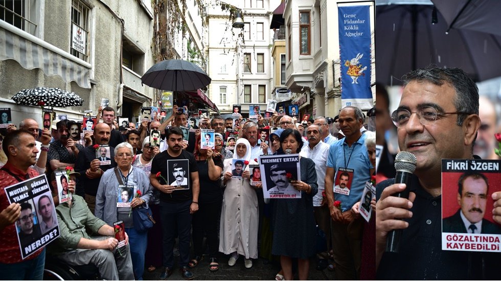 Cumartesi Anneleri 751&rsquo;inci haftasında: Polisler yağmurdan ka&ccedil;tı biz buradayız