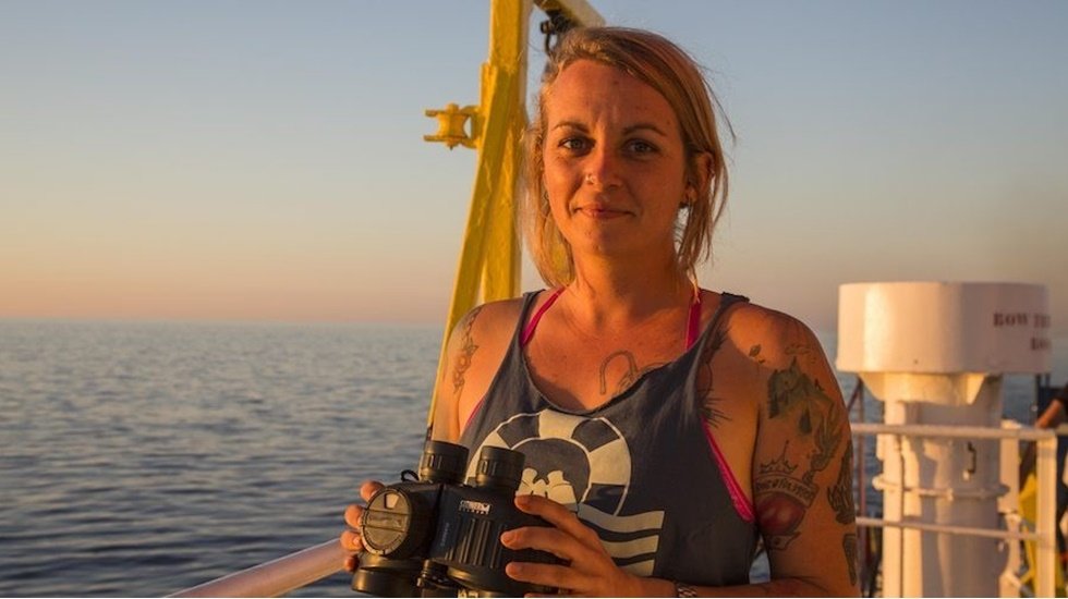 Deniz&rsquo;de g&ouml;&ccedil;menleri kurtaran kaptan madalyayı reddetti