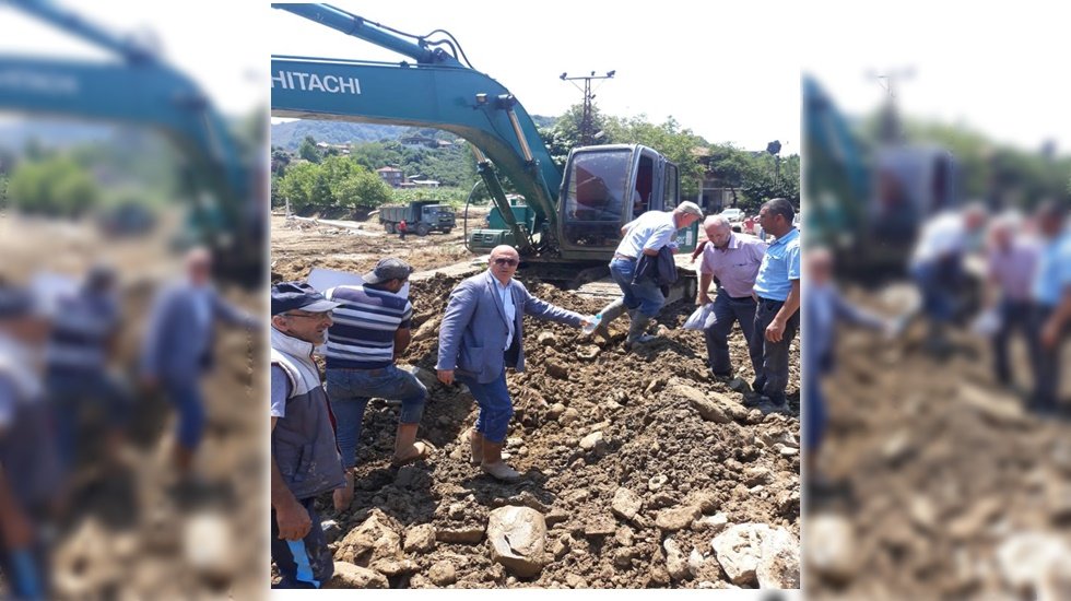 D&uuml;zce&rsquo;de &ccedil;alışma yapan İBB ara&ccedil;larına skandal m&uuml;dahale!