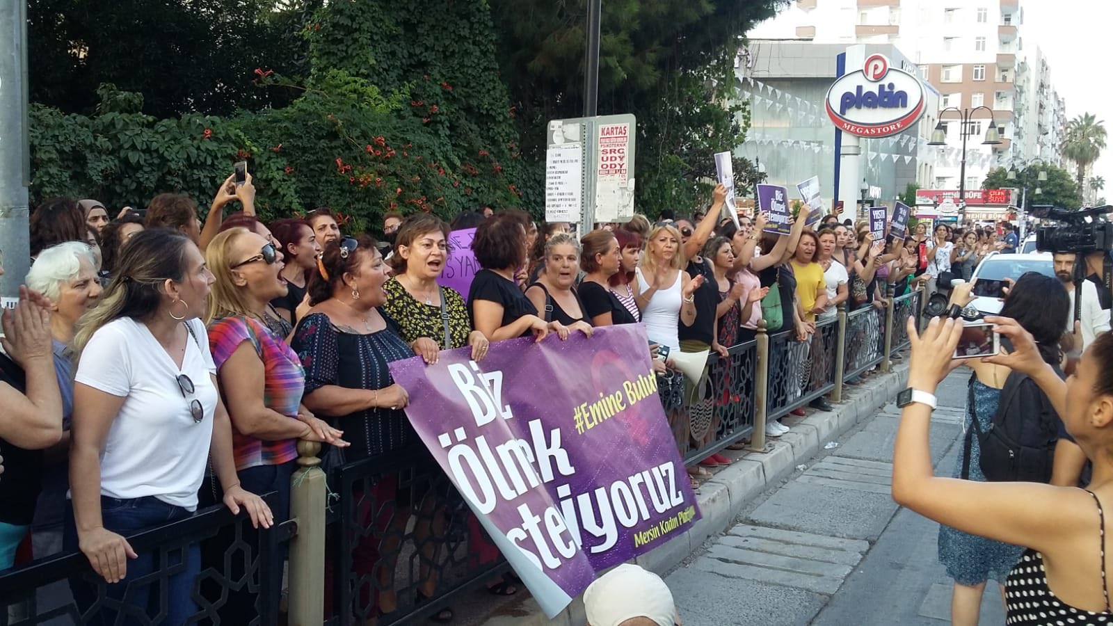 https://yenisoluk.com/uploads/2019/08/emine bulut7
