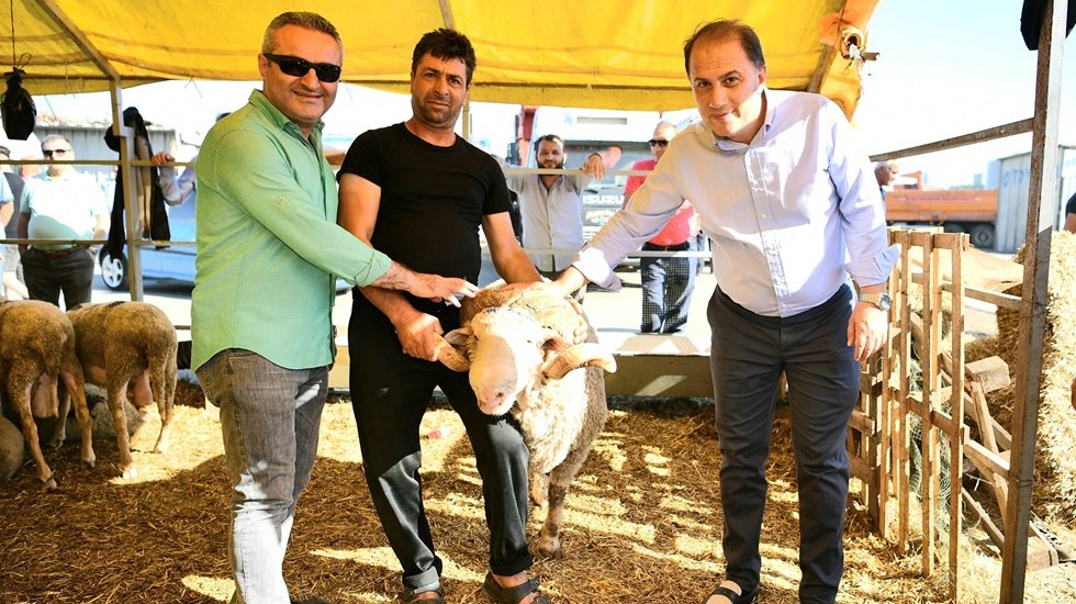 En temiz kurban &ccedil;adırı sahipleri &ouml;d&uuml;llendirildi