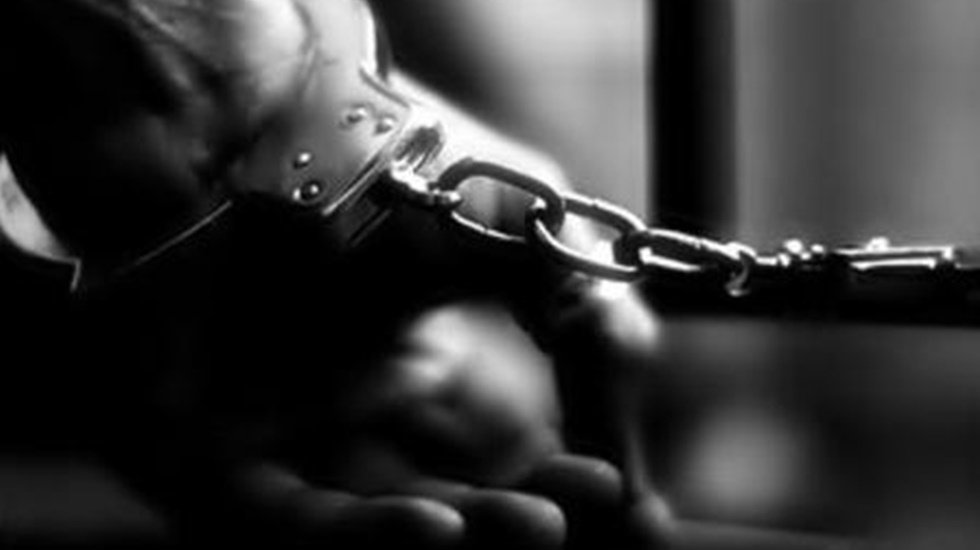 Epilepsi hastası tutukluya kelepçeli muayene dayatması