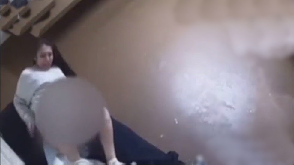 H&uuml;cresinde tek başına doğum yapmak zorunda kalan mahk&ucirc;m dava a&ccedil;tı