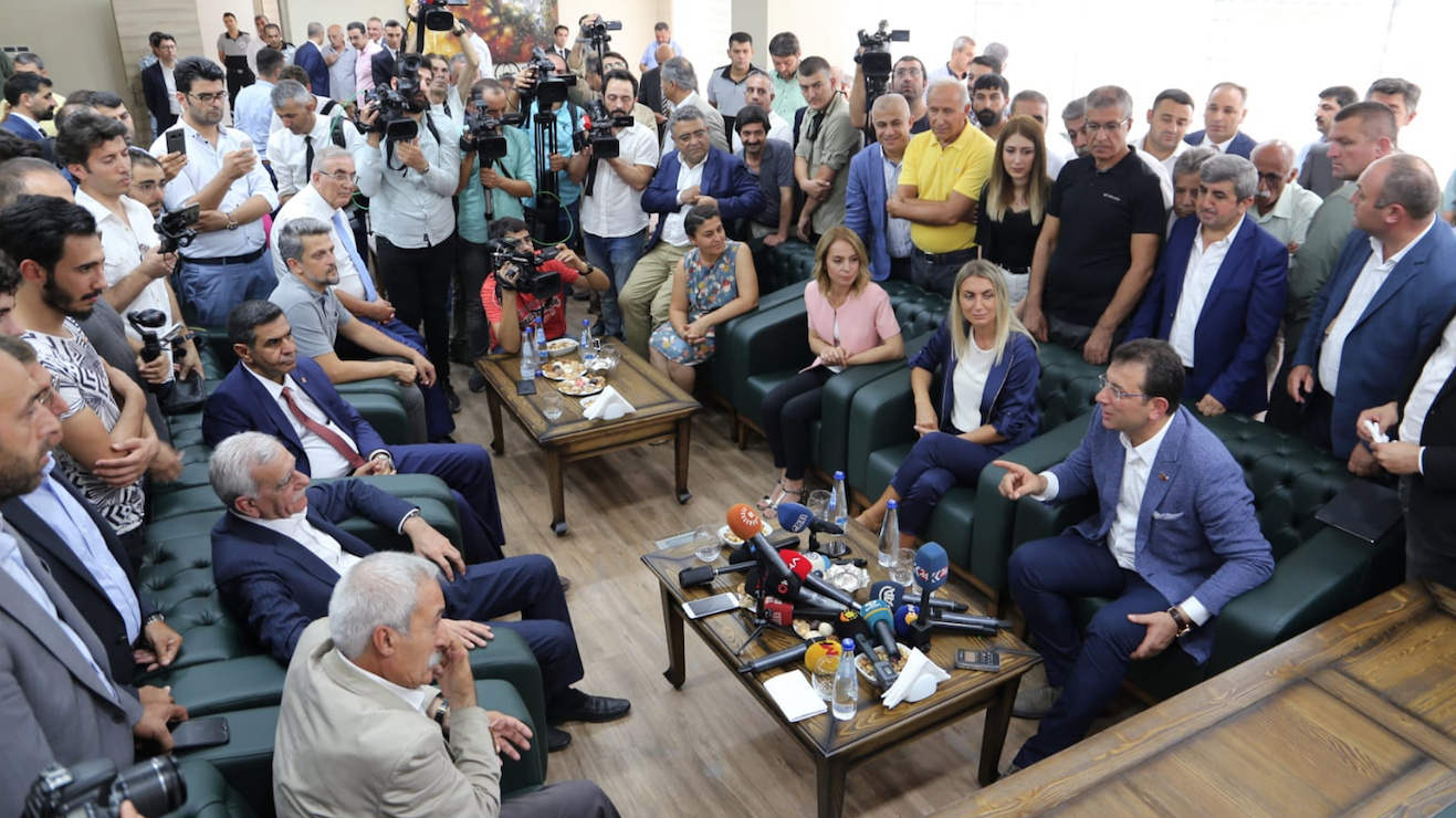 https://yenisoluk.com/uploads/2019/08/imamoğlu diyarbakır6