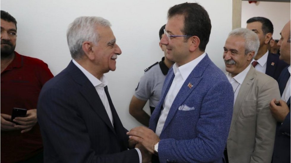 İmamoğlu Diyarbakır'da: "Size yapılan haksızlık &uuml;lkenin demokrasisine yapılmıştır"