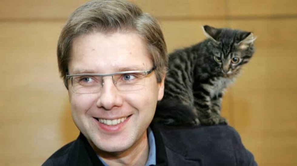 İstifa eden Belediye Başkanının ofisindeki kedilerin akıbeti referanduma kaldı