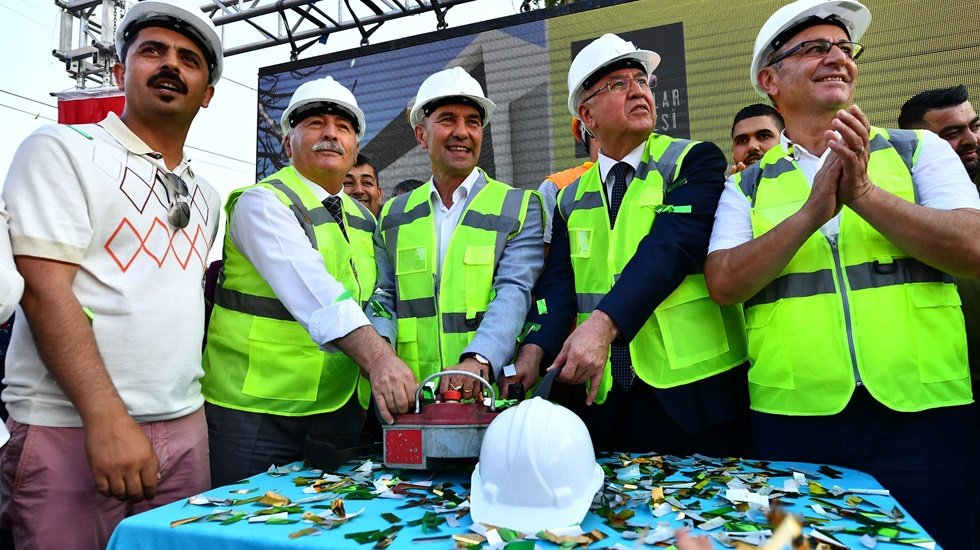 İzmir B&uuml;y&uuml;kşehir&rsquo;den Limontepe&rsquo;de coşkulu temel atma t&ouml;reni&nbsp;