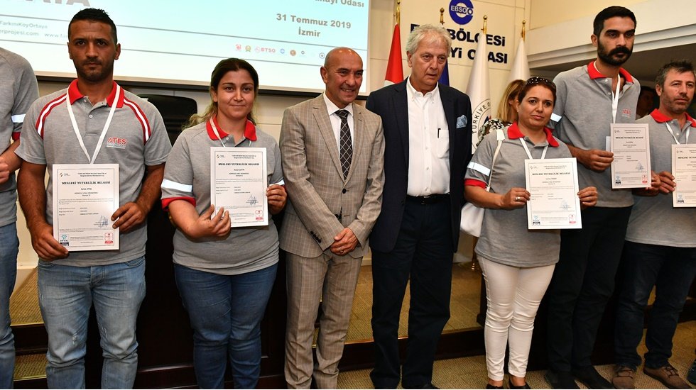 İzmir Metro&rsquo;nun 69 personeli mesleki yeterlilik sertifikalarını aldı&nbsp;