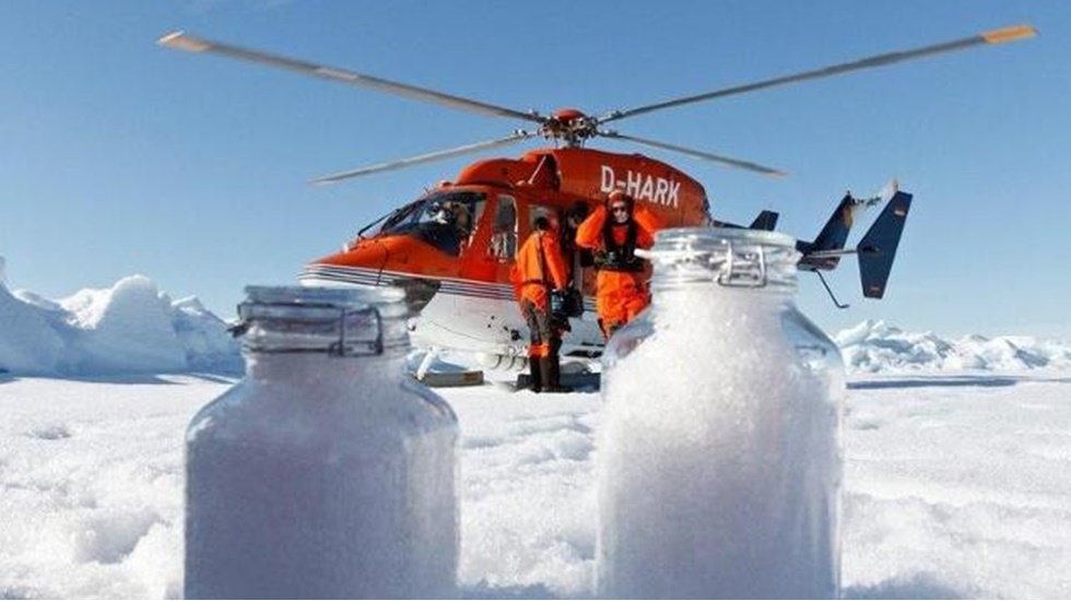 Kuzey Kutbu'na g&ouml;kten karla beraber plastik yağıyor