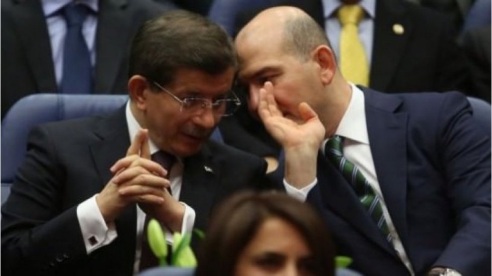 Davutoğlu'ndan Soylu'ya &lsquo;BAE&rsquo; sorusu: "Ahirette şehitlerimizin y&uuml;z&uuml;ne nasıl bakacaksın?"