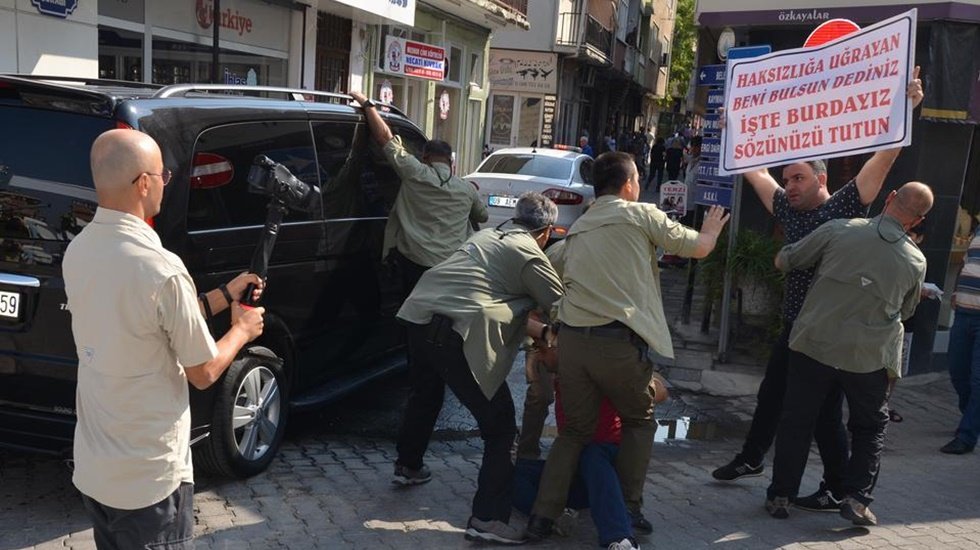 Aydın'da Kılı&ccedil;daroğlu'nun yanında &Ccedil;er&ccedil;ioğlu protesto edildi