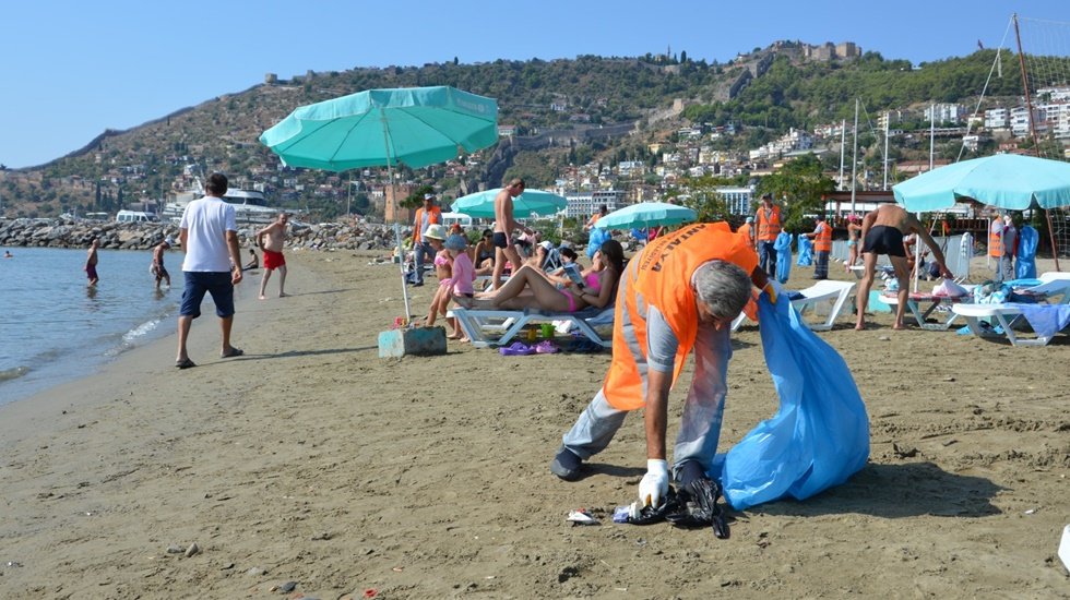 B&uuml;y&uuml;kşehir Belediyesi Antalya&rsquo;nın t&uuml;m plajlarını temizledi