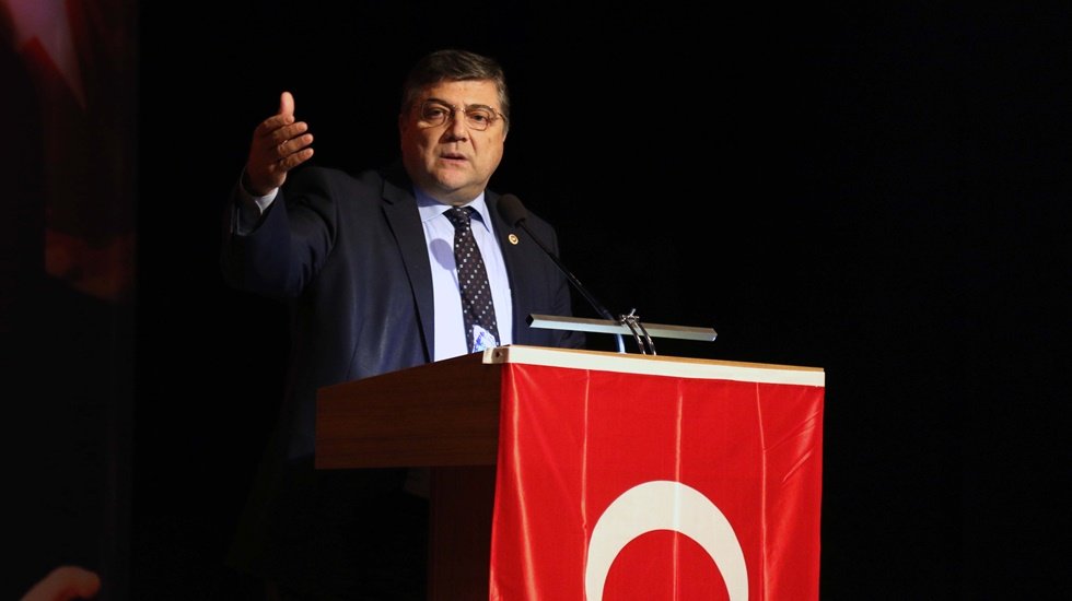 CHP'li Sındır: &ldquo;Milli değerlerimizle oynamaktan vazge&ccedil;in, altında kalırsınız&rdquo;