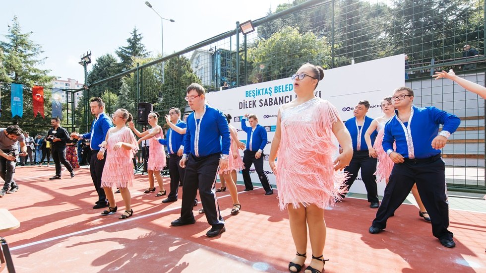 Dilek Sabancı Parkı, bitki ve ağacıyla şehrin merkezinde nefes aldırıyor