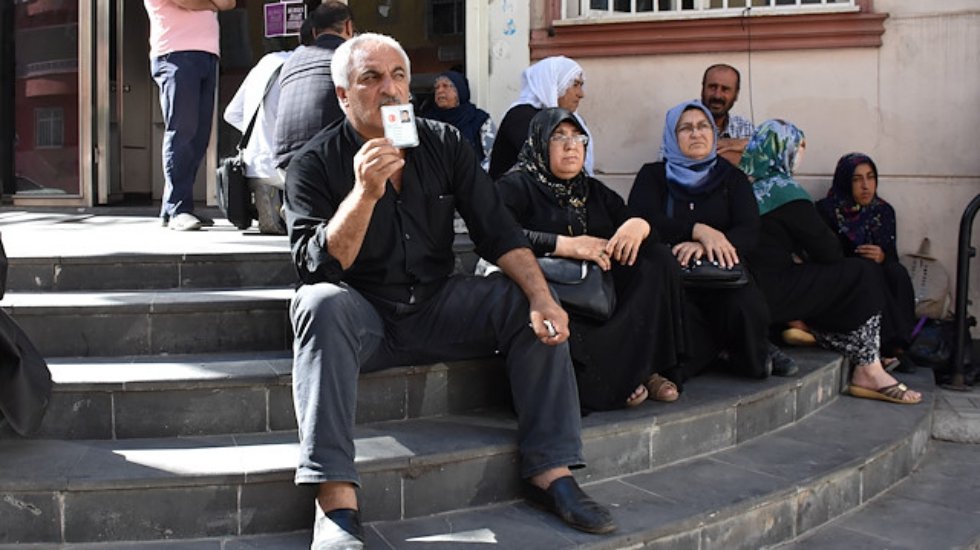 HDP: Eylem yapan aileler i&ccedil;in mecliste heyet oluşturalım